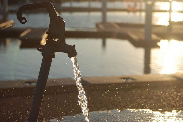 Water_flowing_from_pump