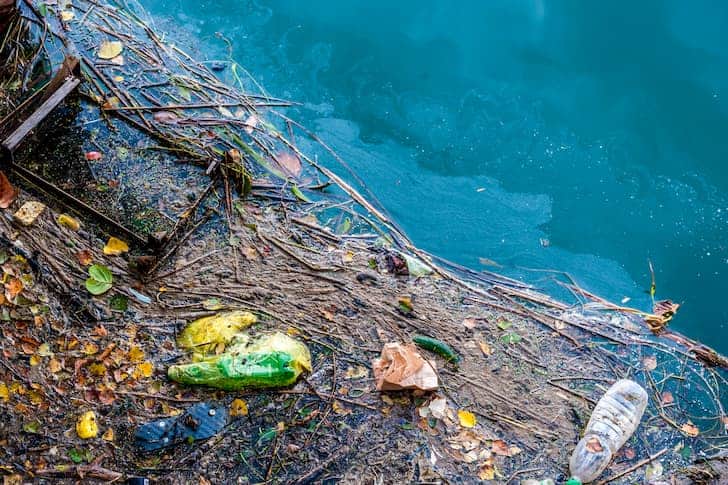 photo-water-pollution-old-garbage