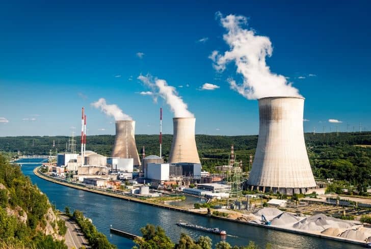 Various Pros And Cons Of Nuclear Energy - Conserve Energy Future