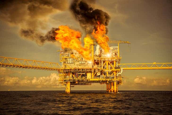 photo-offshore-oil-and-gas-fire