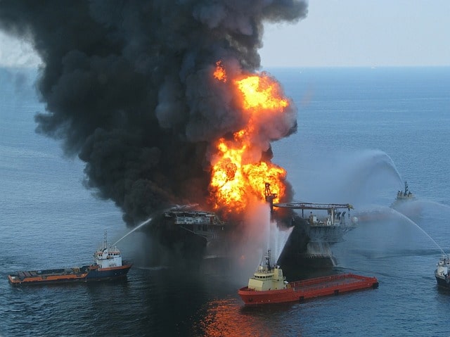 oil-rig-explosion-fire-disaster