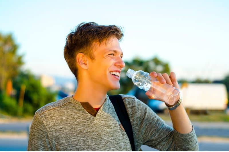 Plastic bottles should be banned