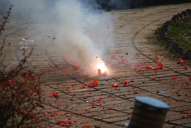 firecracker-fireworks-explode