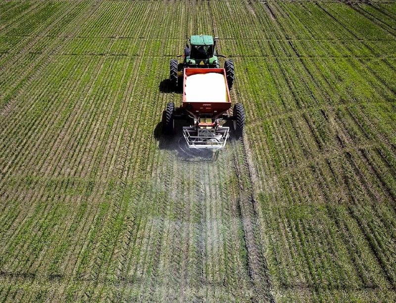 fertilizer-spreader