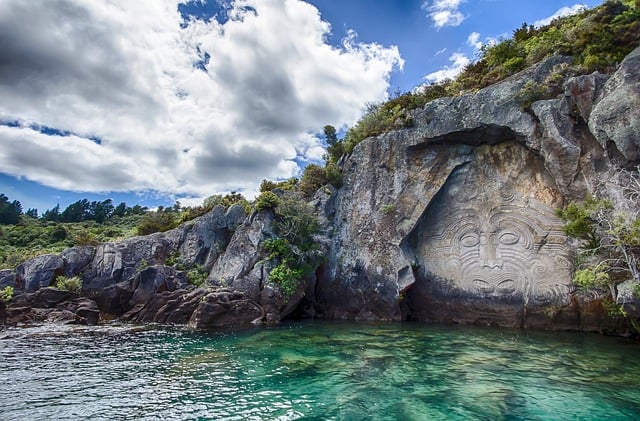 new-zealand-mural-maori-rock-water