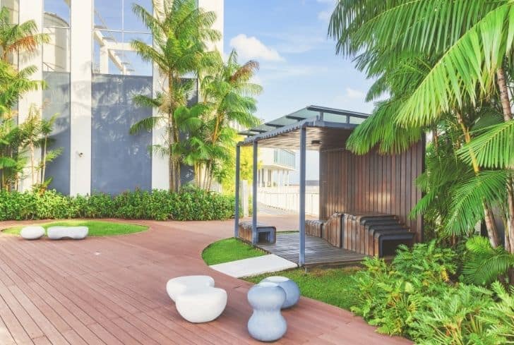 beautiful-rooftop-garden-outside-terrace