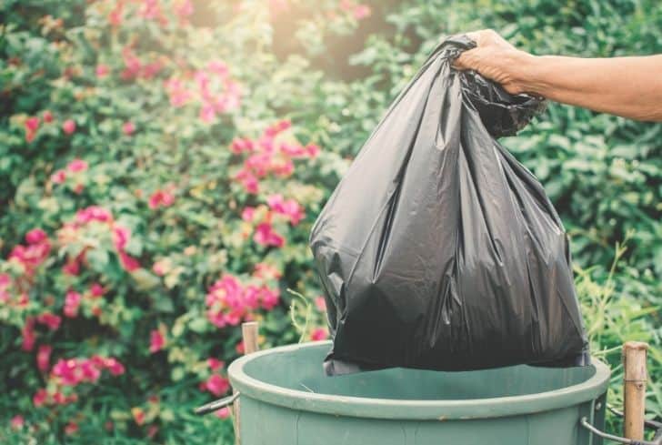 garbage-bag-in-recycle-bin