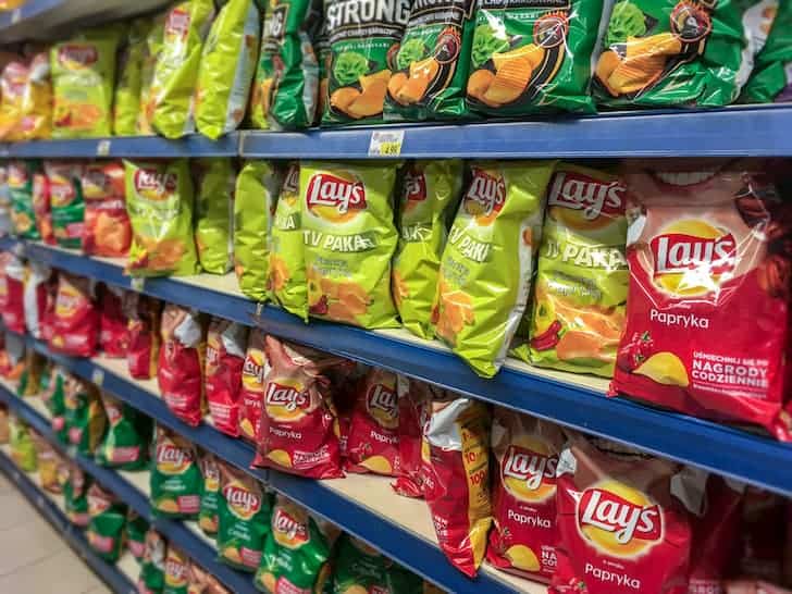 photo-lays-chips-on-store-shelves