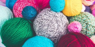colored-balls-of-yarn