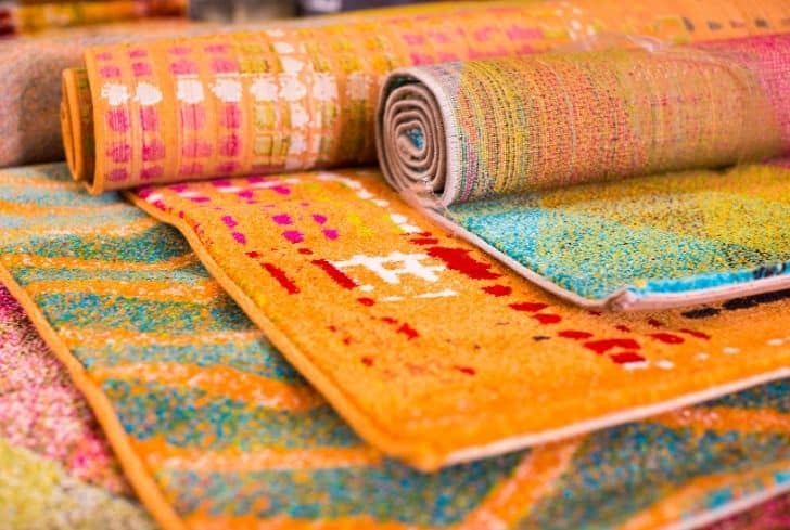 colorful-rugs-at-store