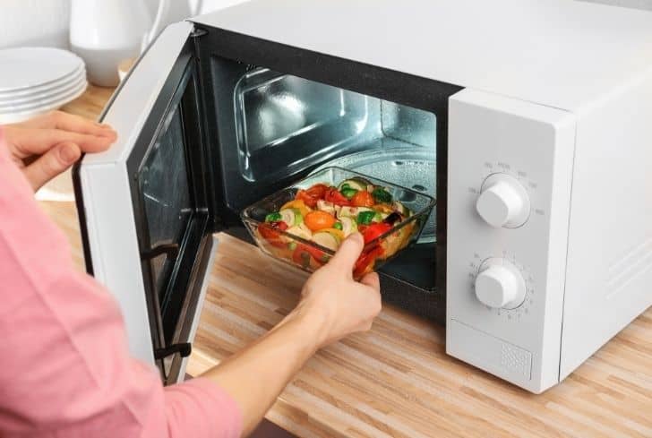 glass-bowl-in-microwave-oven