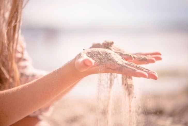 girl-holding-sand