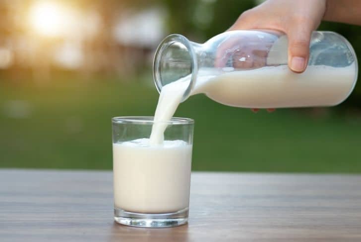 milk-bottle-and-milk-glass