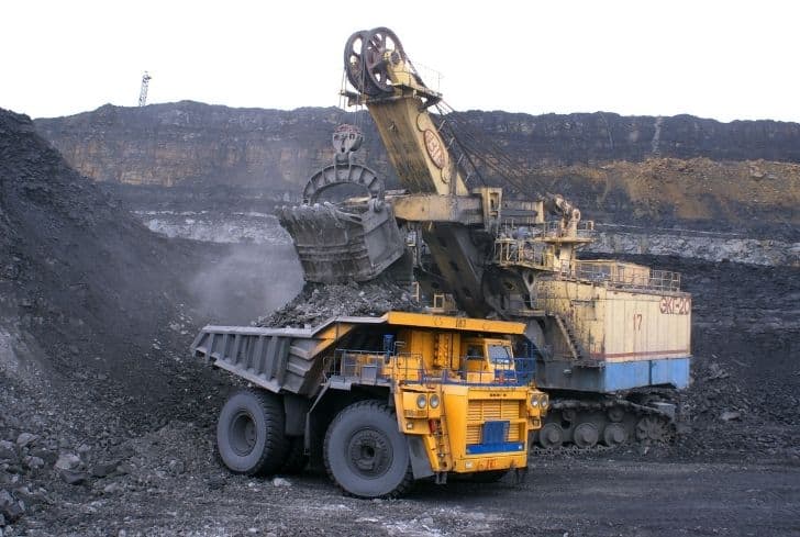 excavator-in-coal-mine