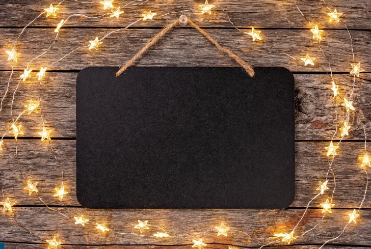 chalkboard-with-string-lights