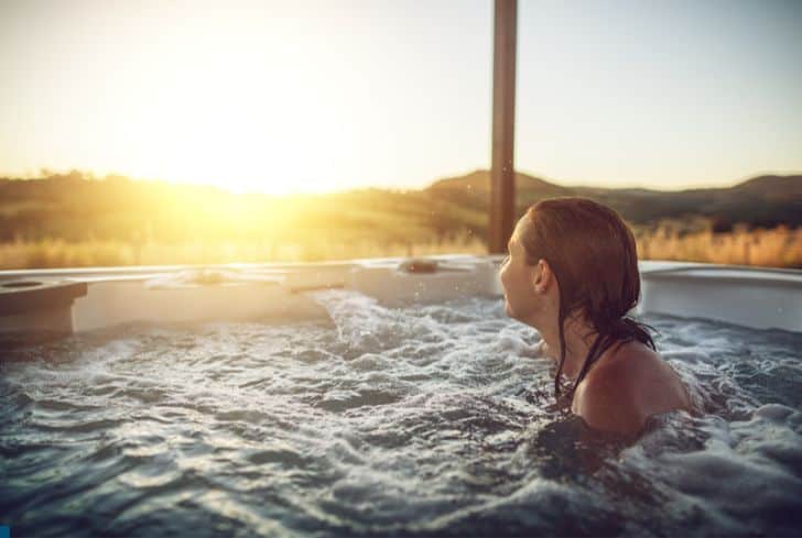 women-bathing-in-hot-tub