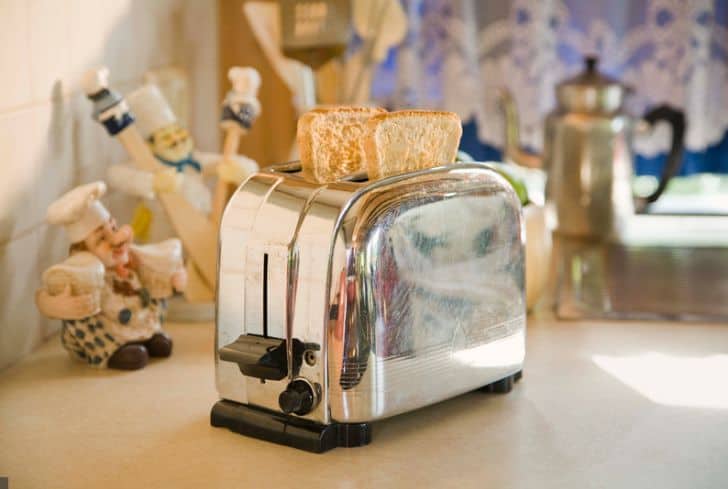 toaster-in-kitchen