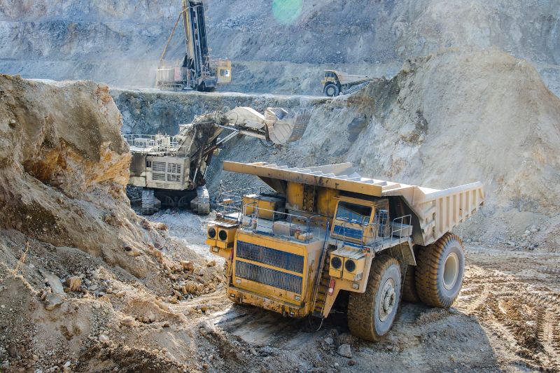 truck-in-open-pit-mining