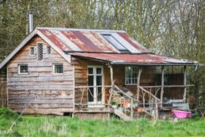 off-grid-cabin-in-england