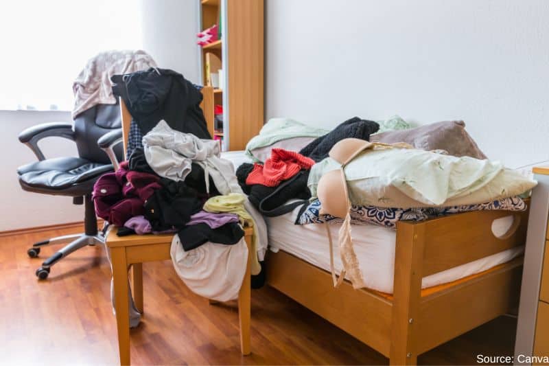 Messy-teenager-room